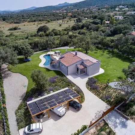 Villa Golden Root Real Estate