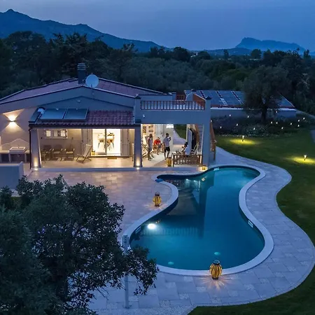Villa Golden Root Real Estate *